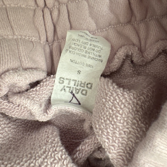 Daily Drills lady bird (lilac color) sleeveless crop French Terry - Picture 4 of 5